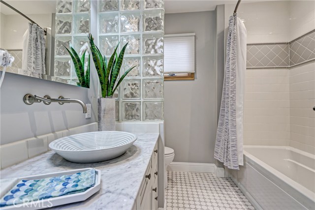 1600 Elm Avenue, Manhattan Beach, California 90266, 3 Bedrooms Bedrooms, ,3 BathroomsBathrooms,Residential,Sold,Elm,SB19126027