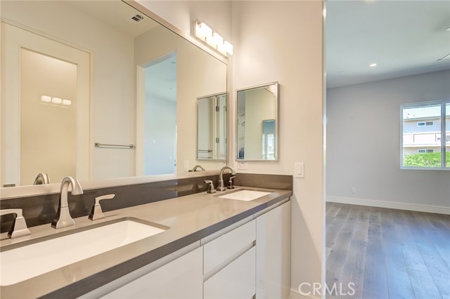 1809 Green Lane, Redondo Beach, California 90278, 5 Bedrooms Bedrooms, ,5 BathroomsBathrooms,Residential,Sold,Green,PV19214321