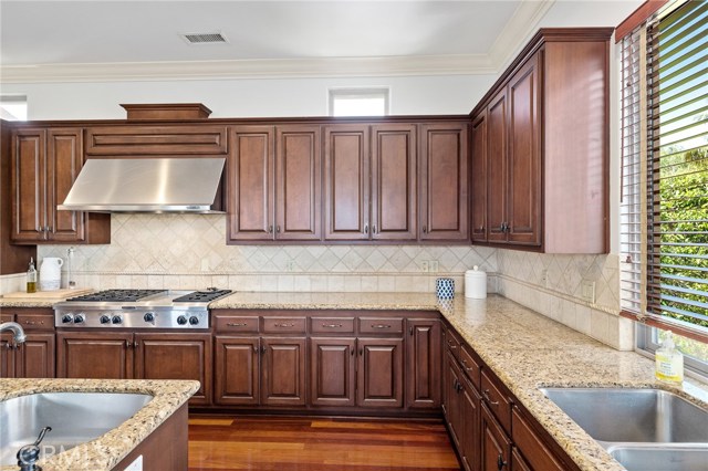 556 Helberta Avenue, Redondo Beach, California 90277, 4 Bedrooms Bedrooms, ,3 BathroomsBathrooms,Residential,Sold,Helberta,SB20115662