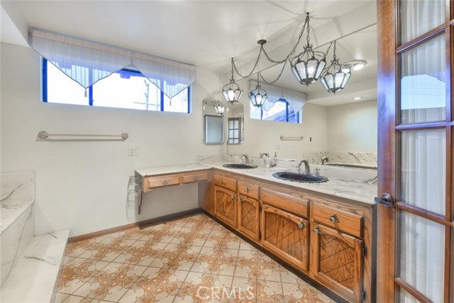 512 Knob Hill Avenue, Redondo Beach, California 90277, 4 Bedrooms Bedrooms, ,2 BathroomsBathrooms,Residential,Sold,Knob Hill,SB21044060