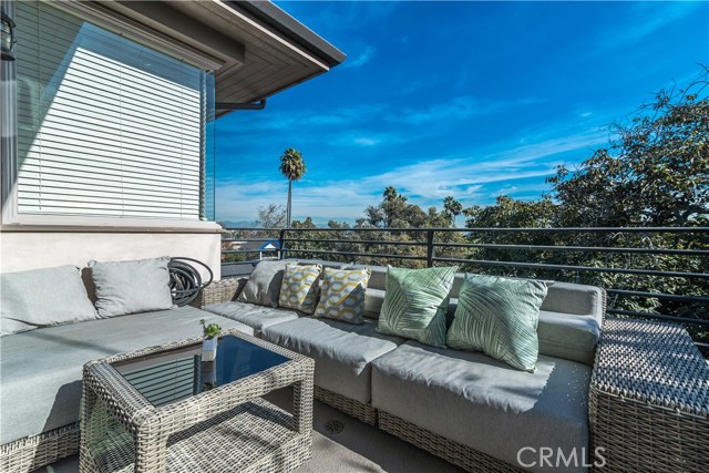 1542 Manhattan Beach Boulevard, Manhattan Beach, California 90266, 4 Bedrooms Bedrooms, ,3 BathroomsBathrooms,Residential,Sold,Manhattan Beach,SB17264568