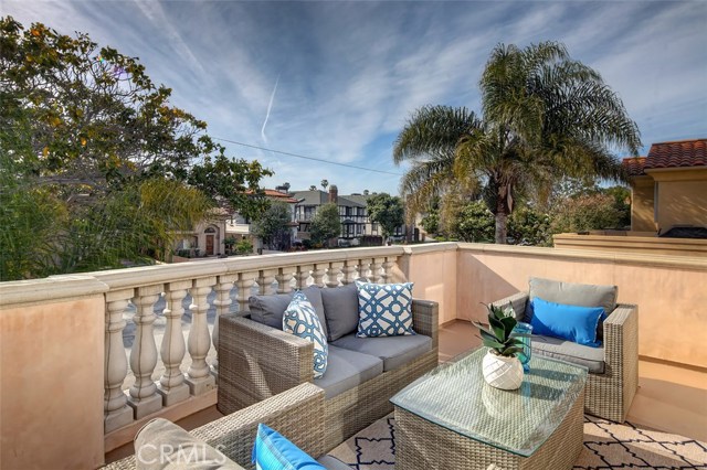 618 Broadway, Redondo Beach, California 90277, 3 Bedrooms Bedrooms, ,2 BathroomsBathrooms,Residential,Sold,Broadway,SB17101227