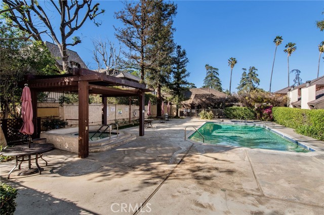 2 Bed Home for Sale in Van Nuys, California