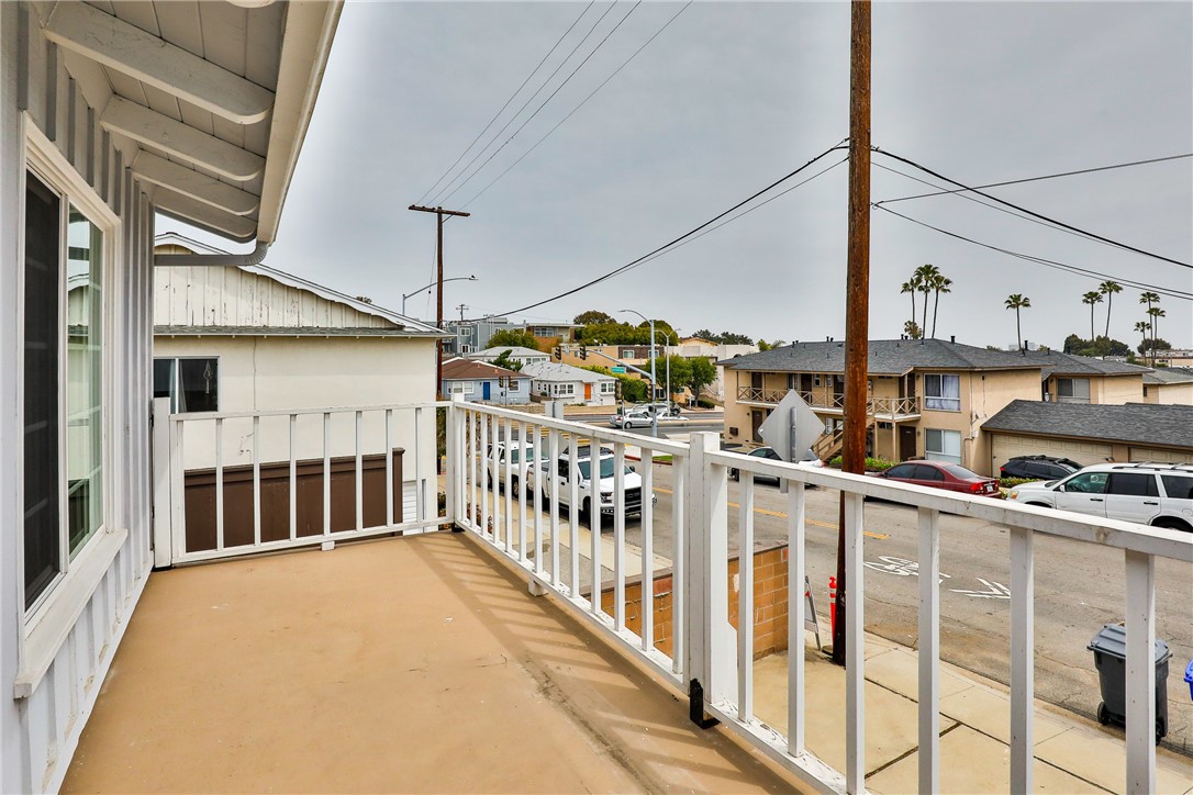 1257 11th Street, Manhattan Beach, California 90266, 4 Bedrooms Bedrooms, ,3 BathroomsBathrooms,Residential,Sold,11th,SR21075874