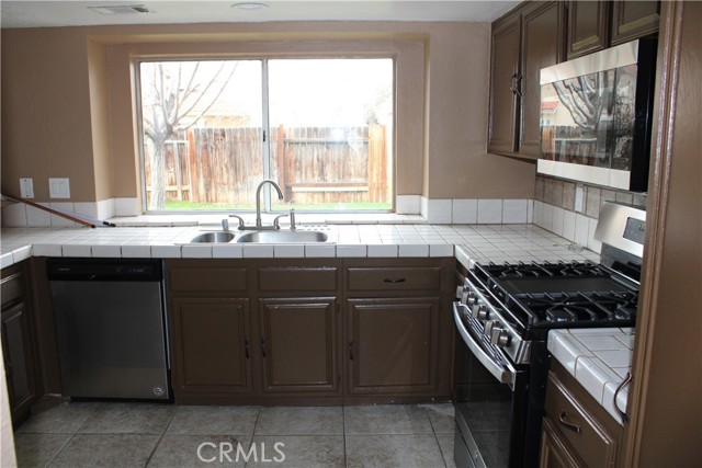 4 Bed Home for Sale in Palmdale, California