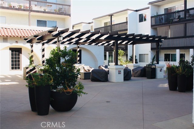 1 Bed Home for Sale in Encino, California
