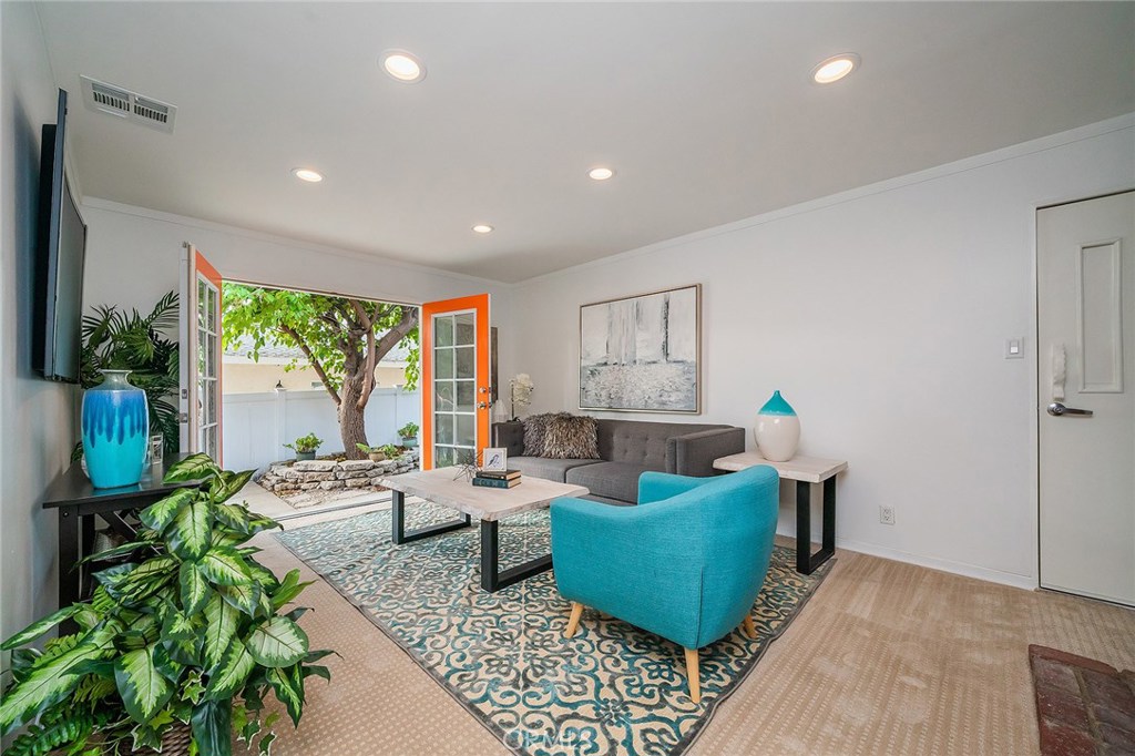 Photo for 6916 Beckett Street, Tujunga, CA 91042 - Listing #SR-19276702 6916 Beckett Street, Tujunga, CA 91042