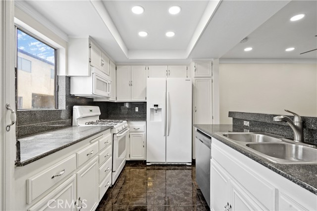 2 Bed Home for Sale in Van Nuys, California