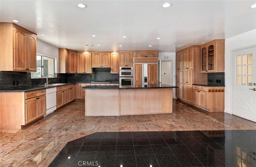 Photo for 648 ROBIN GLEN Drive, Glendale, CA 91202 - Listing #SR-19227329 648 ROBIN GLEN Drive, Glendale, CA 91202