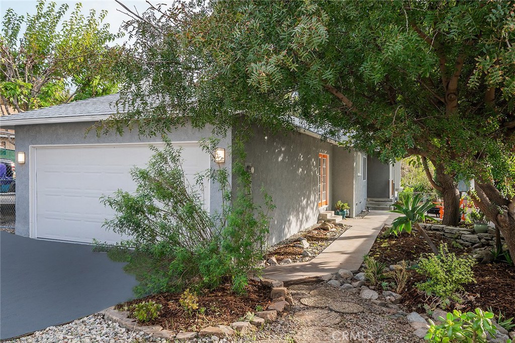 Photo for 6916 Beckett Street, Tujunga, CA 91042 - Listing #SR-19276702 6916 Beckett Street, Tujunga, CA 91042