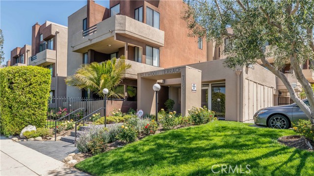Detail Gallery Image 1 of 1 For 7826 Topanga Canyon Bld #117,  Canoga Park,  CA 91304 - 2 Beds | 2 Baths