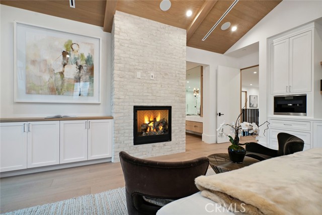 5 Bed Home for Sale in Encino, California