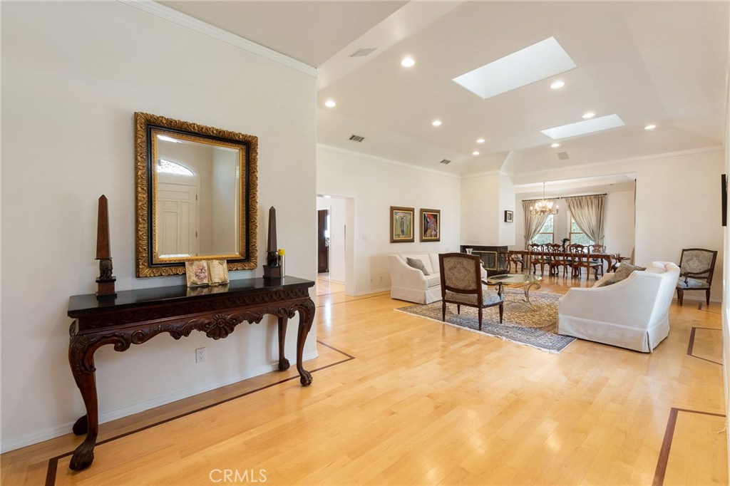 Photo for 1512 WABASSO Way, Glendale, CA 91208 - Listing #SR-19215623 1512 WABASSO Way, Glendale, CA 91208