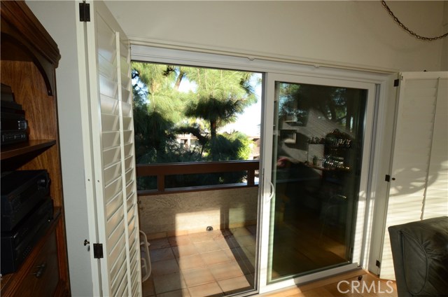 PATIO WITH TREE TOP VIEWS PATIO WITH TREE TOP VIEWS