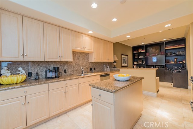 851 N San Vicente Boulevard 125