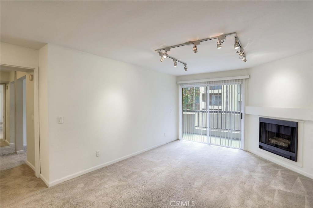 Photo for 5545 Canoga Avenue, 222, Woodland Hills, CA 91367 - Listing #SR-19281443 5545 Canoga Avenue, 222, Woodland Hills, CA 91367