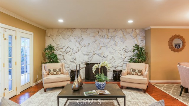 Photo of 23932 Oxnard Street, Woodland Hills, CA 91367