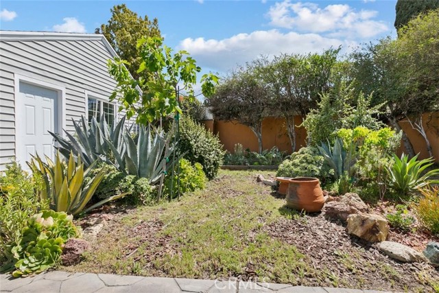 2 Bed Home for Sale in Van Nuys, California
