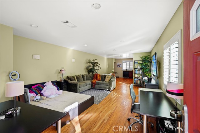 3 Bed Home for Sale in Lake Balboa, California