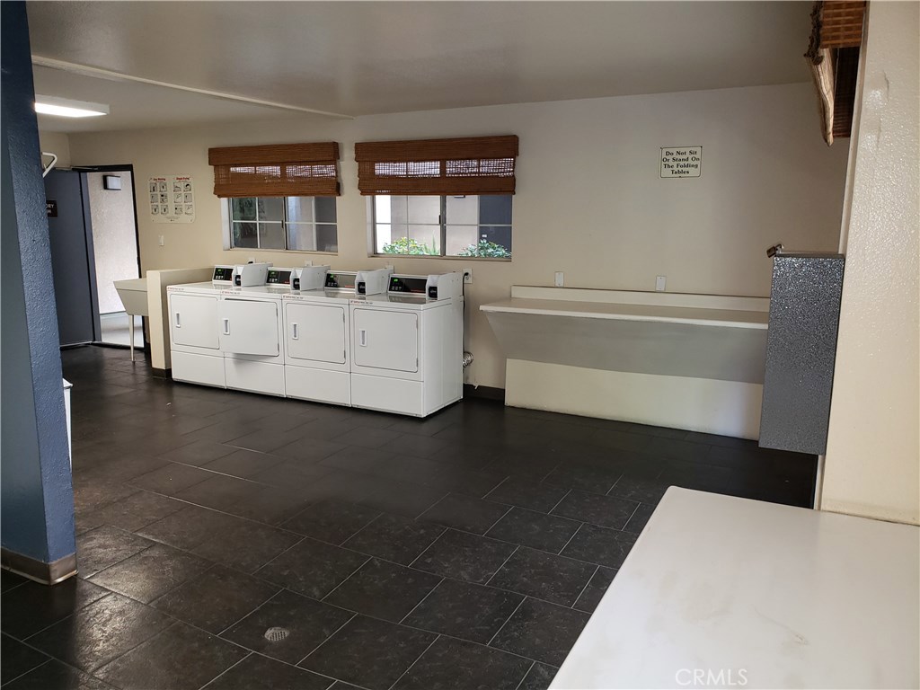 Photo for 5525 Canoga Avenue, 219, Woodland Hills, CA 91367 - Listing #SR-19278251 5525 Canoga Avenue, 219, Woodland Hills, CA 91367