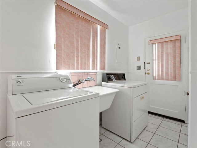 3 Bed Home for Sale in Leimert Park, California