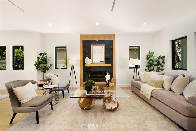 6 Bed Home for Sale in Studio City, California