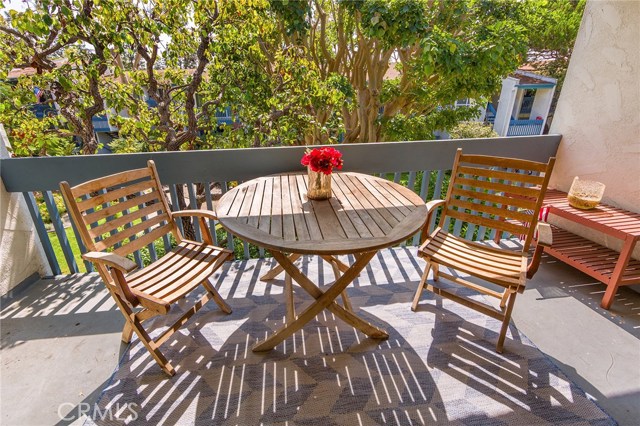 818 Camino Real, Redondo Beach, California 90277, 2 Bedrooms Bedrooms, ,2 BathroomsBathrooms,Residential,Sold,Camino Real,SR20198700