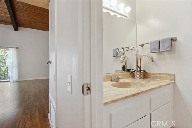 1 Bed Home for Sale in Encino, California