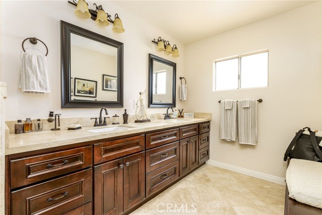 2 Bed Home for Sale in Lake Balboa, California