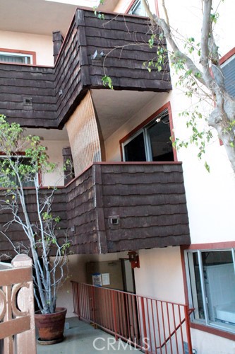 1 Bed Home for Sale in Encino, California