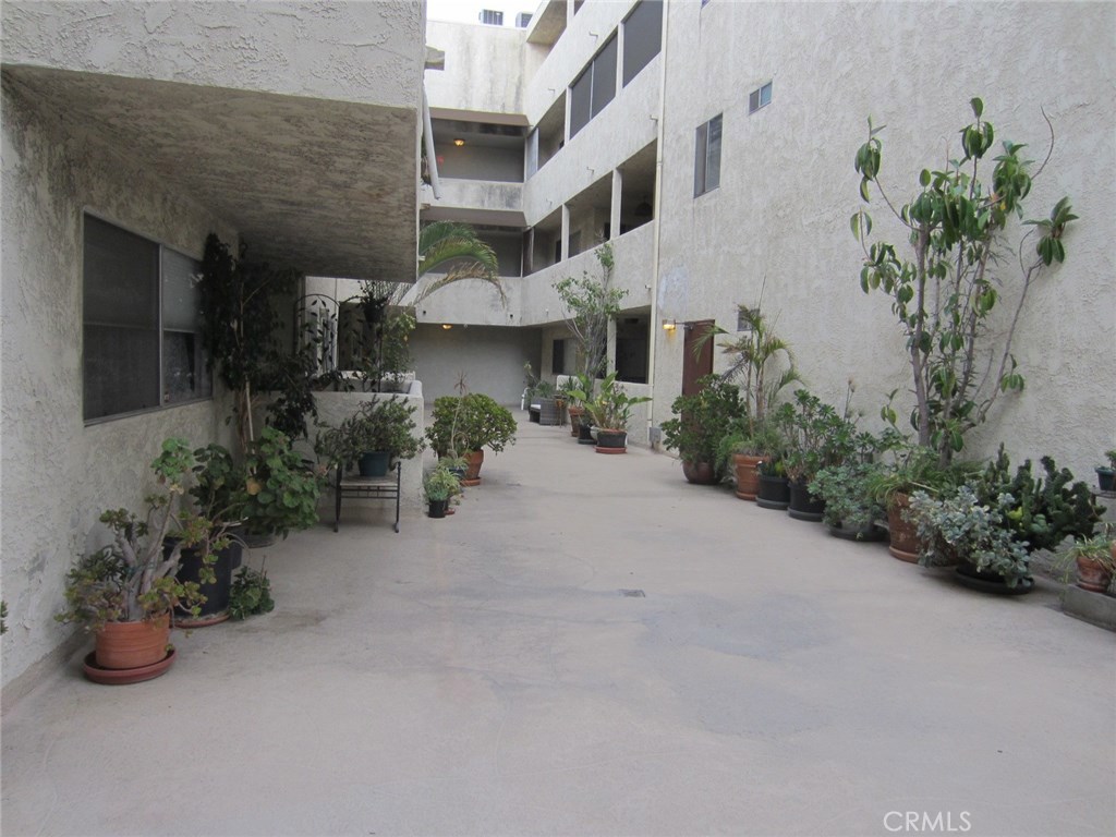 Photo for 570 W Stocker Street, 214, Glendale, CA 91202 - Listing #SR-19274904 570 W Stocker Street, 214, Glendale, CA 91202