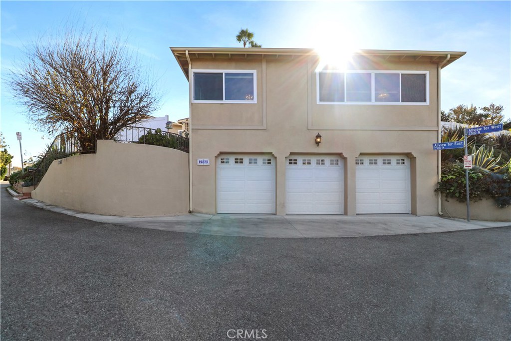 Hollywood Hills Real EstateHollywood Hills Homes For Sale