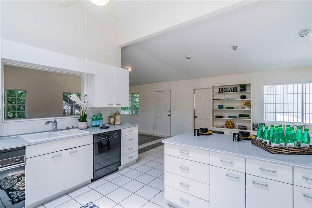 Photo for 5545 Ostin Avenue, Woodland Hills, CA 91367 - Listing #SR-19232071 5545 Ostin Avenue, Woodland Hills, CA 91367