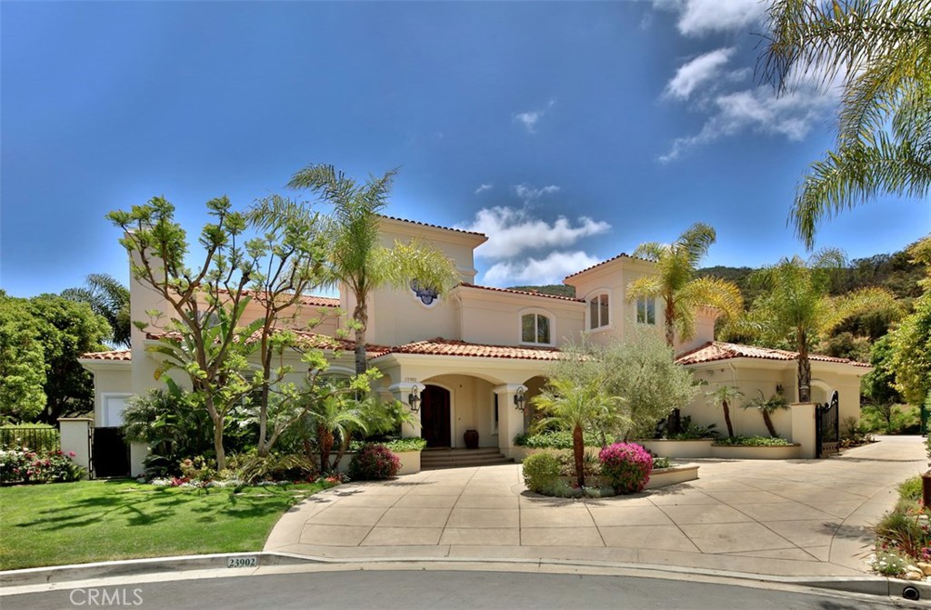 Photo of 23902 LINDEN TERRACE, Calabasas, CA 91302