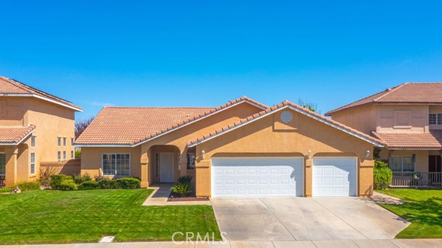 Detail Gallery Image 1 of 1 For 4249 Sungate Dr, Palmdale,  CA 93551 - 4 Beds | 3 Baths