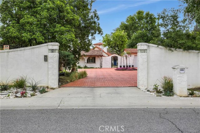 Photo of 23130 Oxnard Street, Woodland Hills, CA 91367