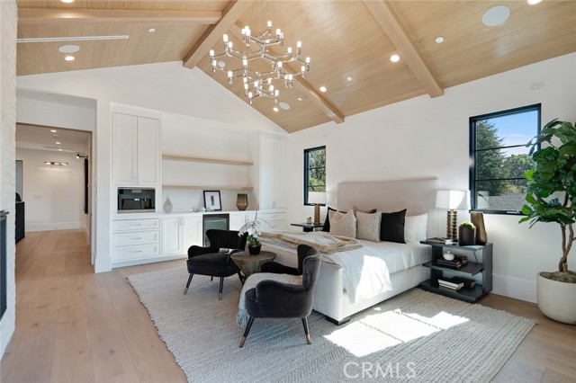 5 Bed Home for Sale in Encino, California