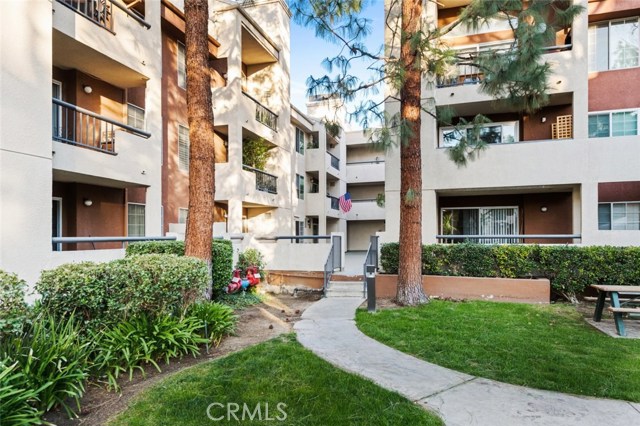 Detail Gallery Image 1 of 1 For 21400 Burbank Bld #305,  Woodland Hills,  CA 91367 - 1 Beds | 1 Baths