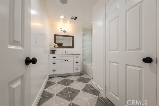 Upstairs hall bath