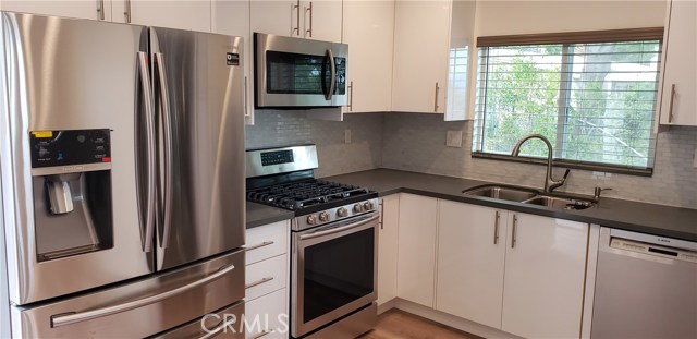 Photo of 5570 El Canon Avenue, Woodland Hills, CA 91367