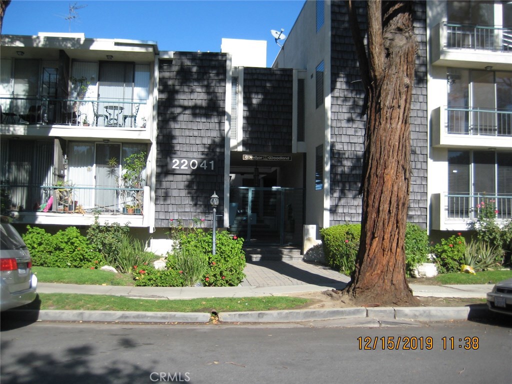Photo for 22041 Costanso Street, 201, Woodland Hills, CA 91364 - Listing #SR-19275876 22041 Costanso Street, 201, Woodland Hills, CA 91364