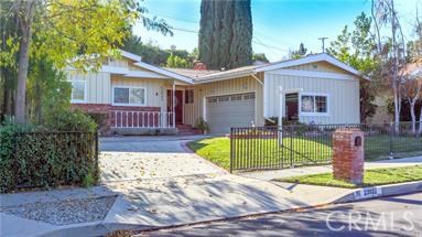 Photo of 23932 Oxnard Street, Woodland Hills, CA 91367