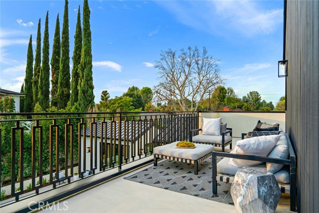 5 Bed Home for Sale in Encino, California