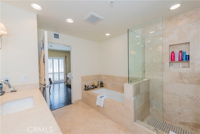 851 N San Vicente Boulevard 125