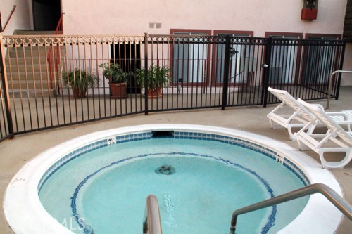 1 Bed Home for Sale in Encino, California