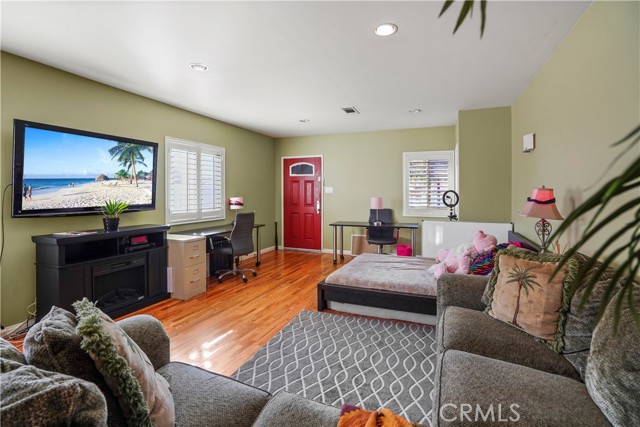 3 Bed Home for Sale in Lake Balboa, California
