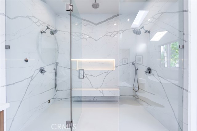5 Bed Home for Sale in Encino, California