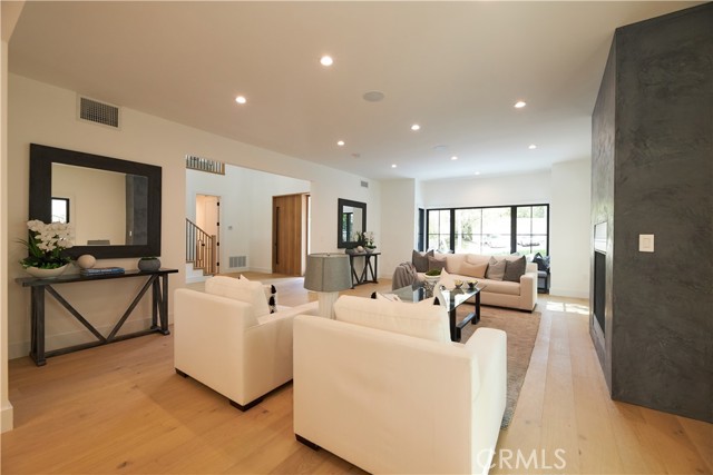 5 Bed Home for Sale in Encino, California