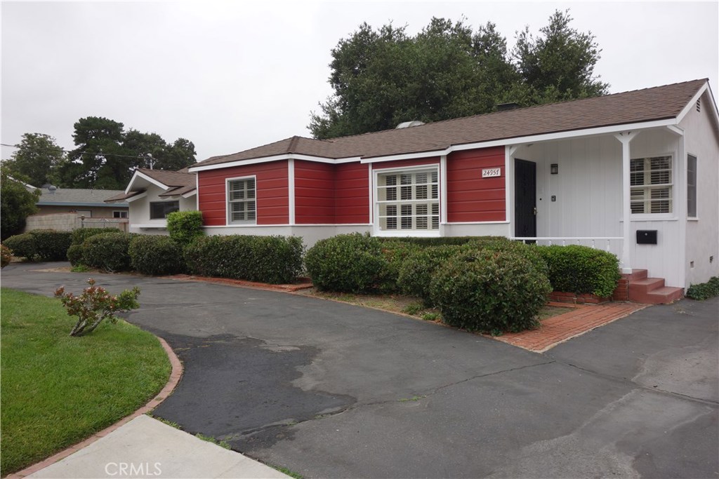 Photo of 24957 Chestnut Street, Newhall, CA 91321