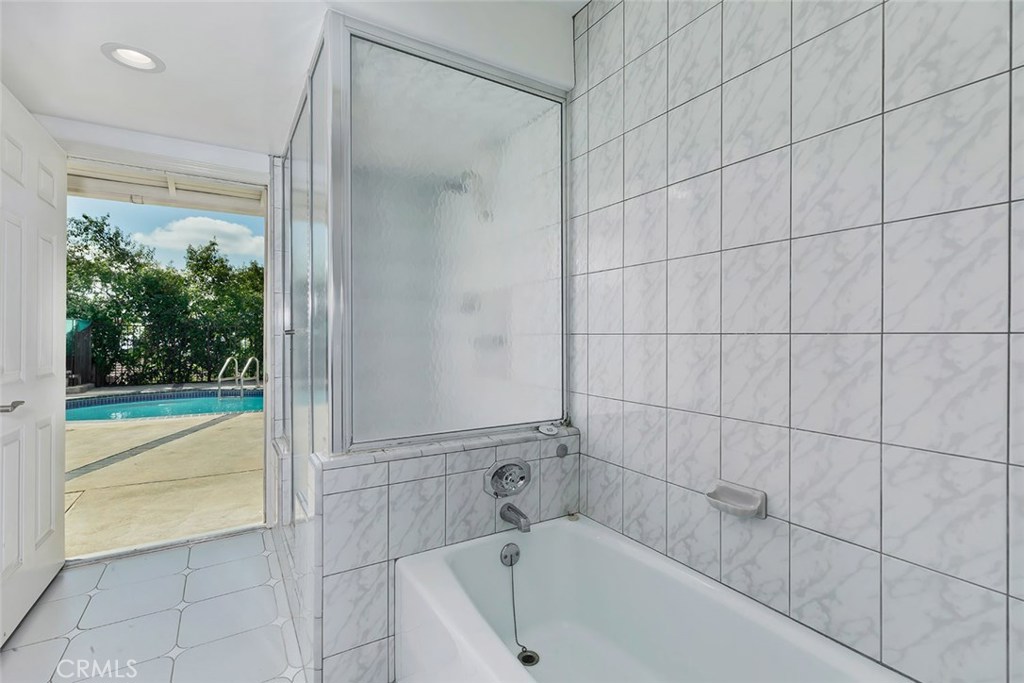 Photo for 648 ROBIN GLEN Drive, Glendale, CA 91202 - Listing #SR-19227329 648 ROBIN GLEN Drive, Glendale, CA 91202